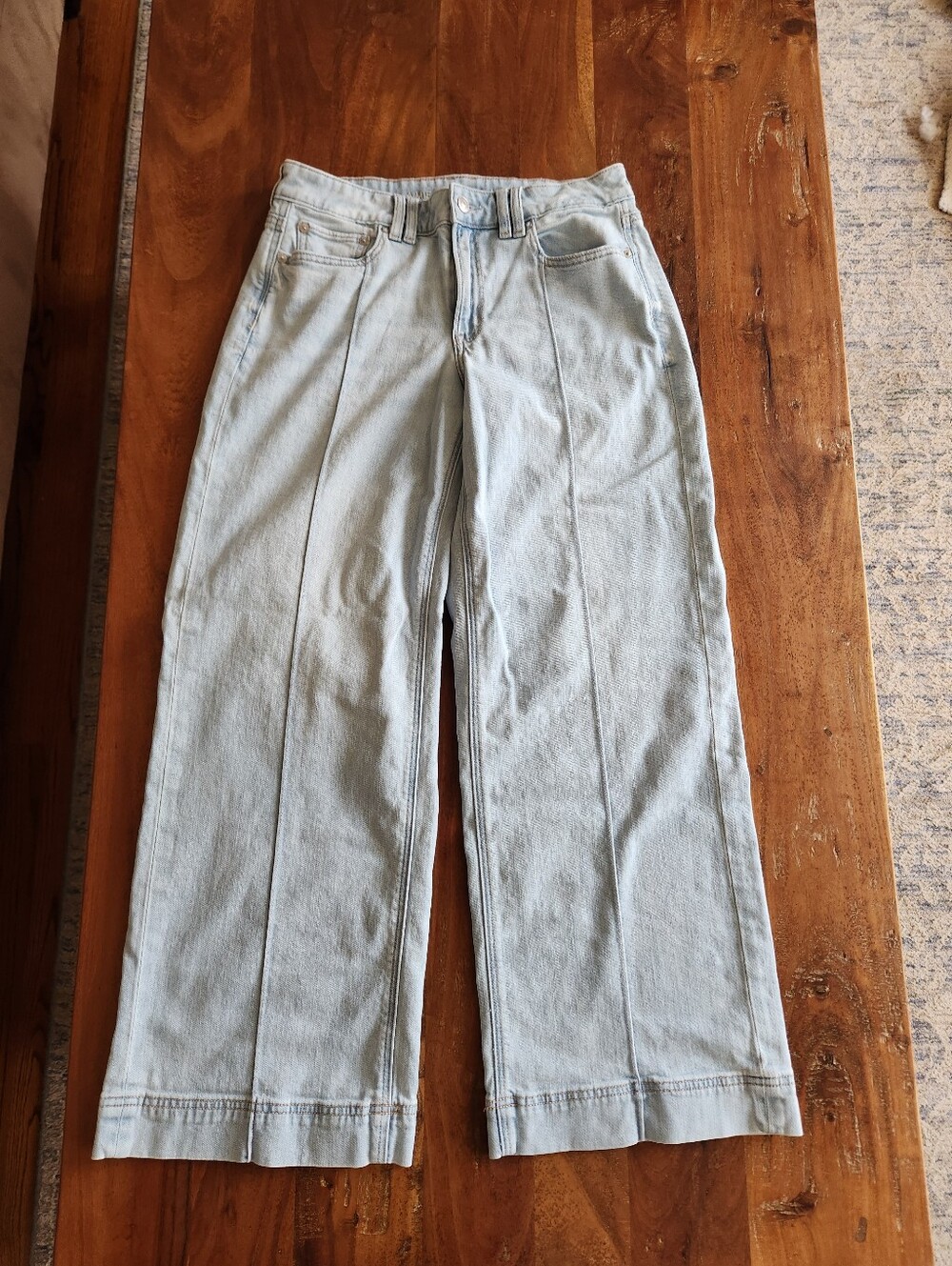 American Eagle Low Rise Wide-Leg Jeans In Faded Light Wash 4 - Picture 5 of 13